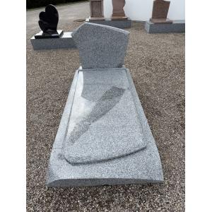 N°7 en granit GRIS IMPERIAL