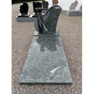 N°7 en granit VERT OLIVE : VENDU