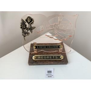 Plexiglass et Granit 66€